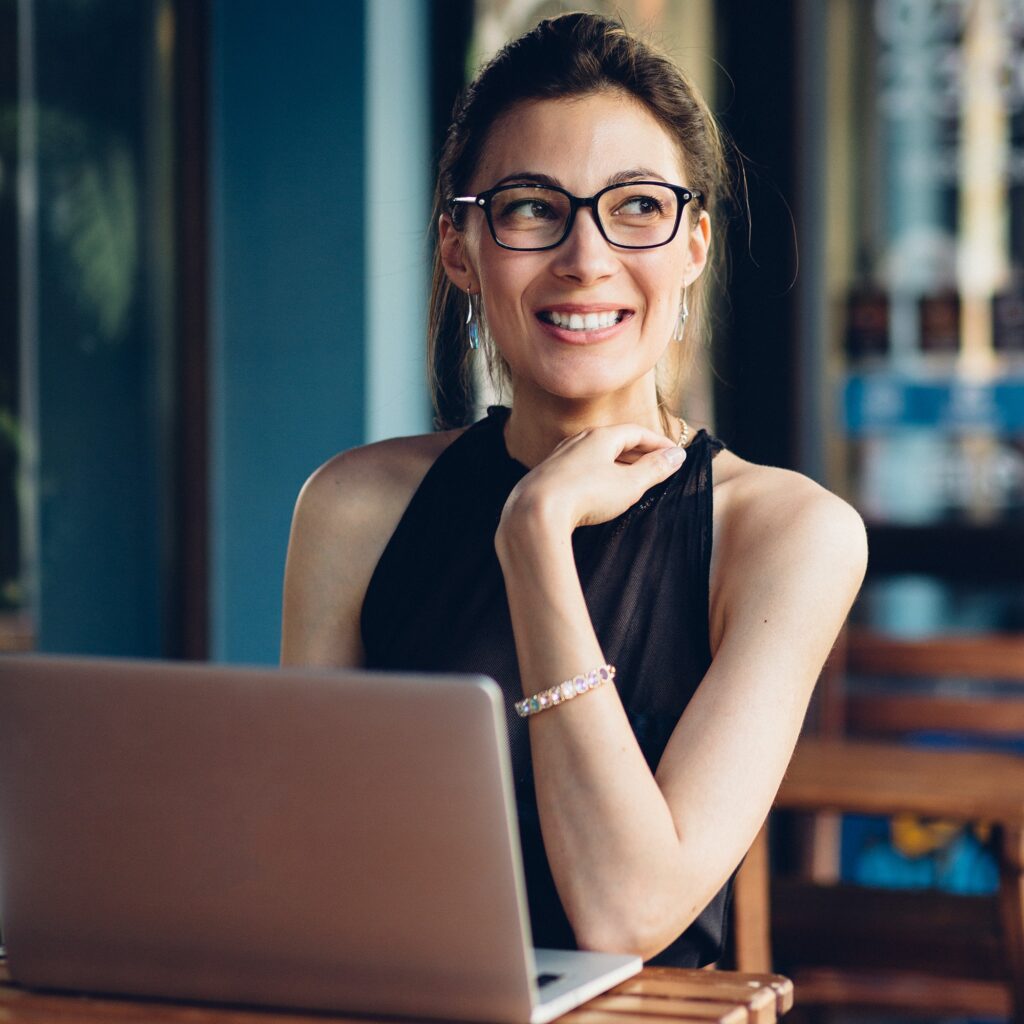 Attractive business woman working at his laptop